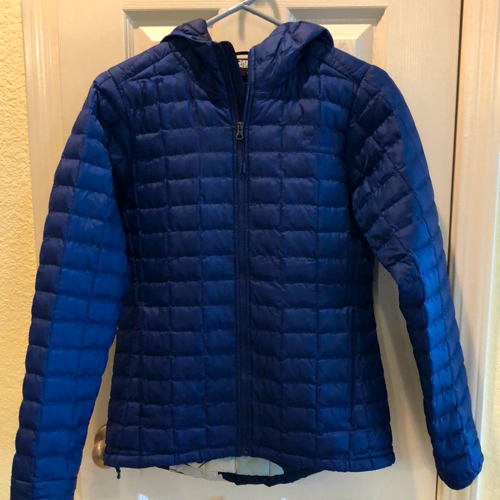 North Face Women’s ThermoBall Eco hooded puffer jacket size SMALL
